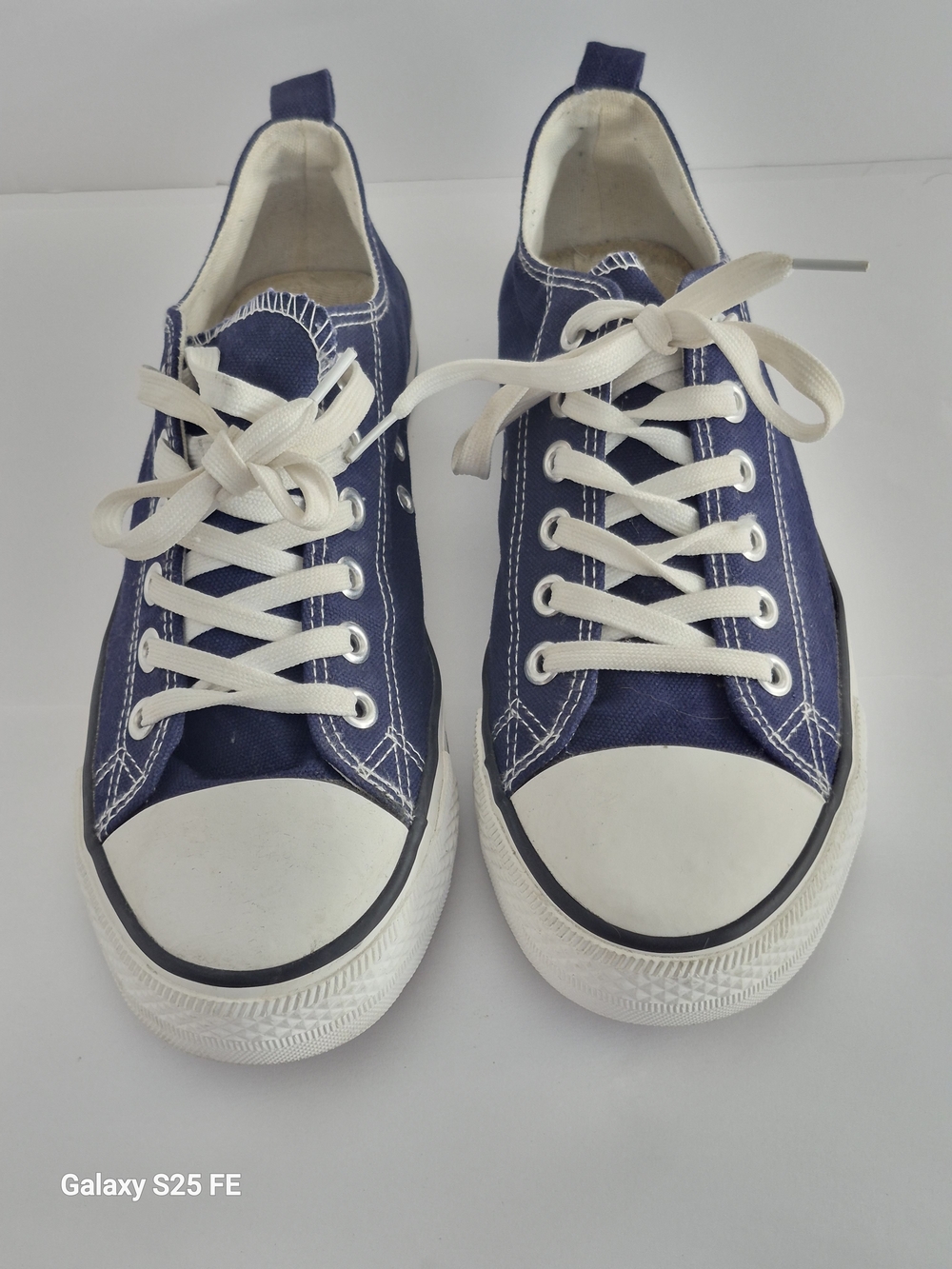 Classic Low-Top Canvas Sneakers in Navy Blue